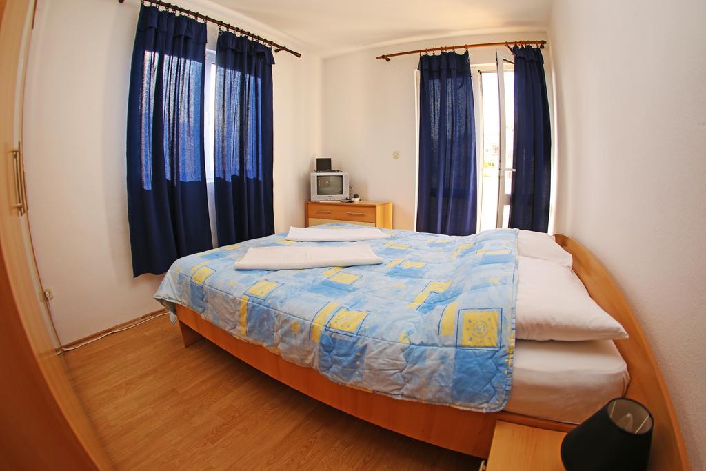 Apartments And Rooms Zvjezdana ฮวาร์ ห้อง รูปภาพ