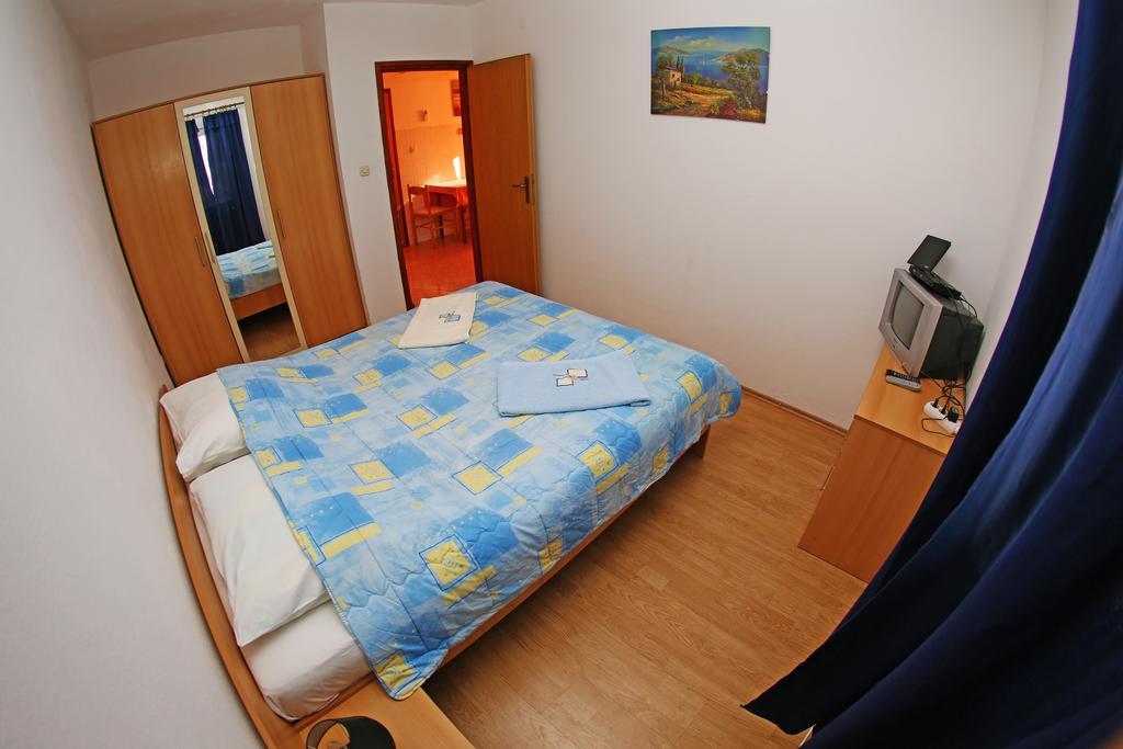 Apartments And Rooms Zvjezdana ฮวาร์ ภายนอก รูปภาพ